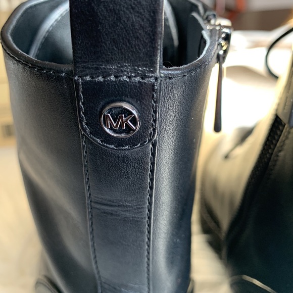 🌟MICHAEL KORS TAVIE LEATHER BOOTIE🌟 - Picture 6 of 13